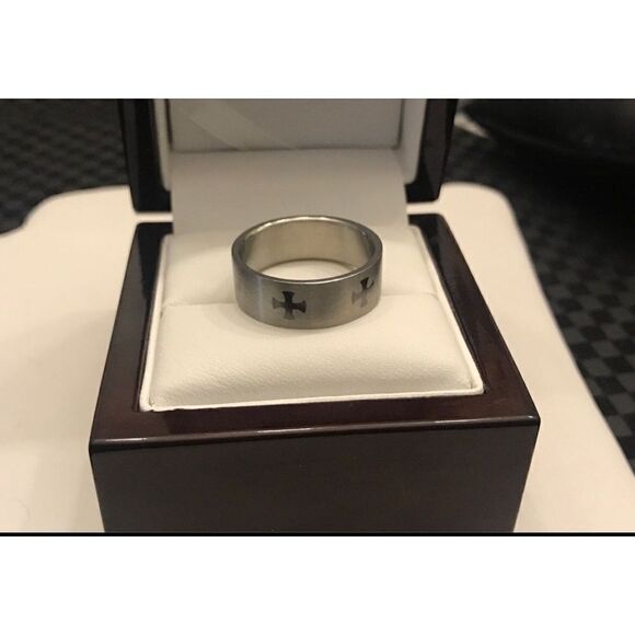Mens Cross Design 316L Stainless Band Ring Sz 9 - Picture 1 of 1